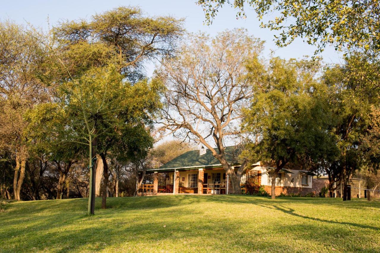 Woodlands Stop Over And Lodge Francistown Buitenkant foto